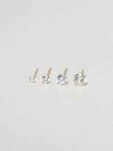 Solitaire stud earrings size range