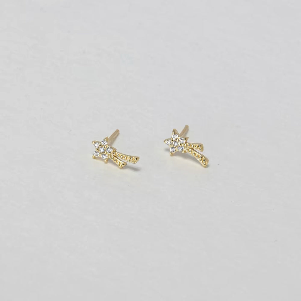 Étoile Filante shooting star stud earrings in gold