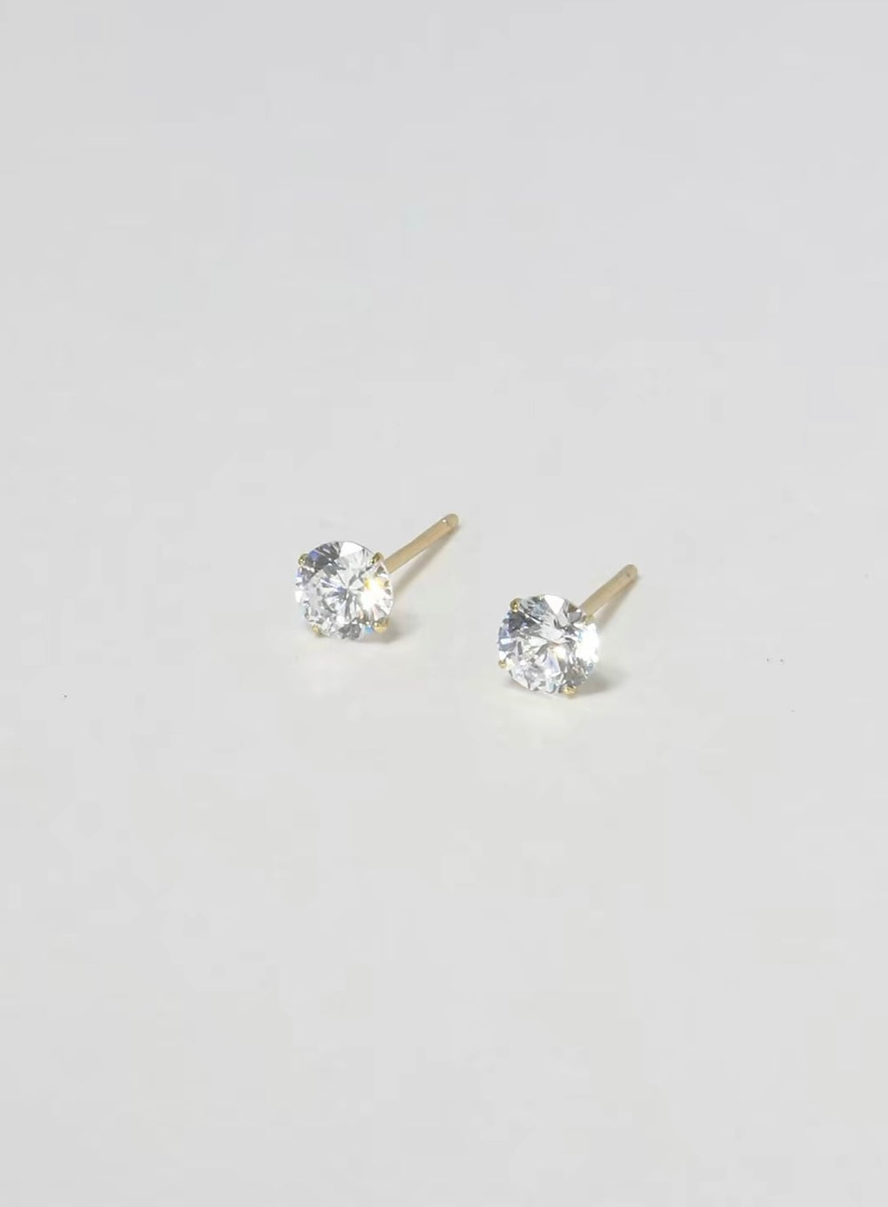 Solitaire stud earrings angled product view
